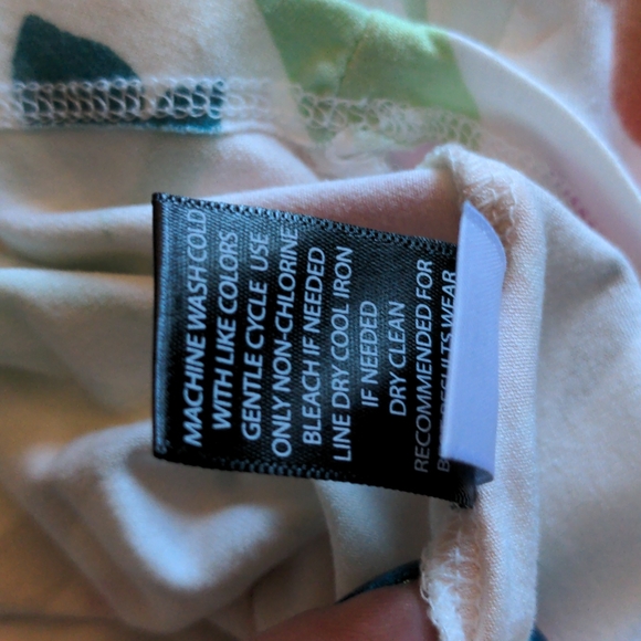 Torrid NWOT Super Soft Multi Watercolor Floral Swing Cami Tank Top, size 00x - Picture 11 of 12